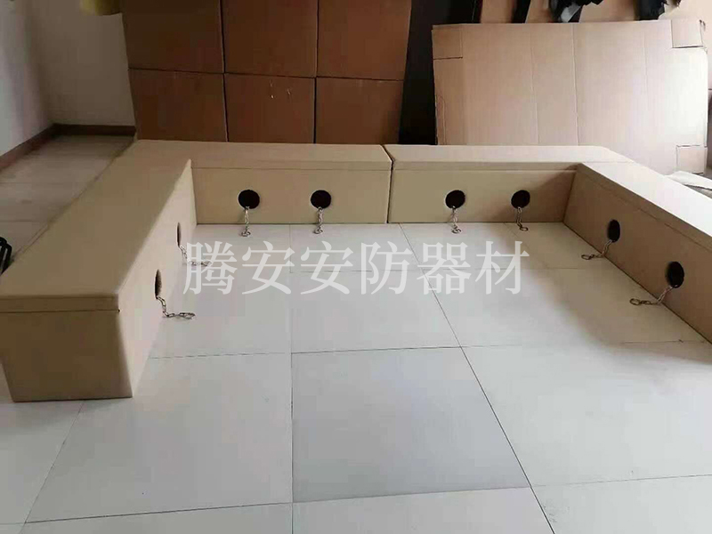 審訊椅廠家的犯人椅都分為幾種，使用過程中都有什么注意的地方？
